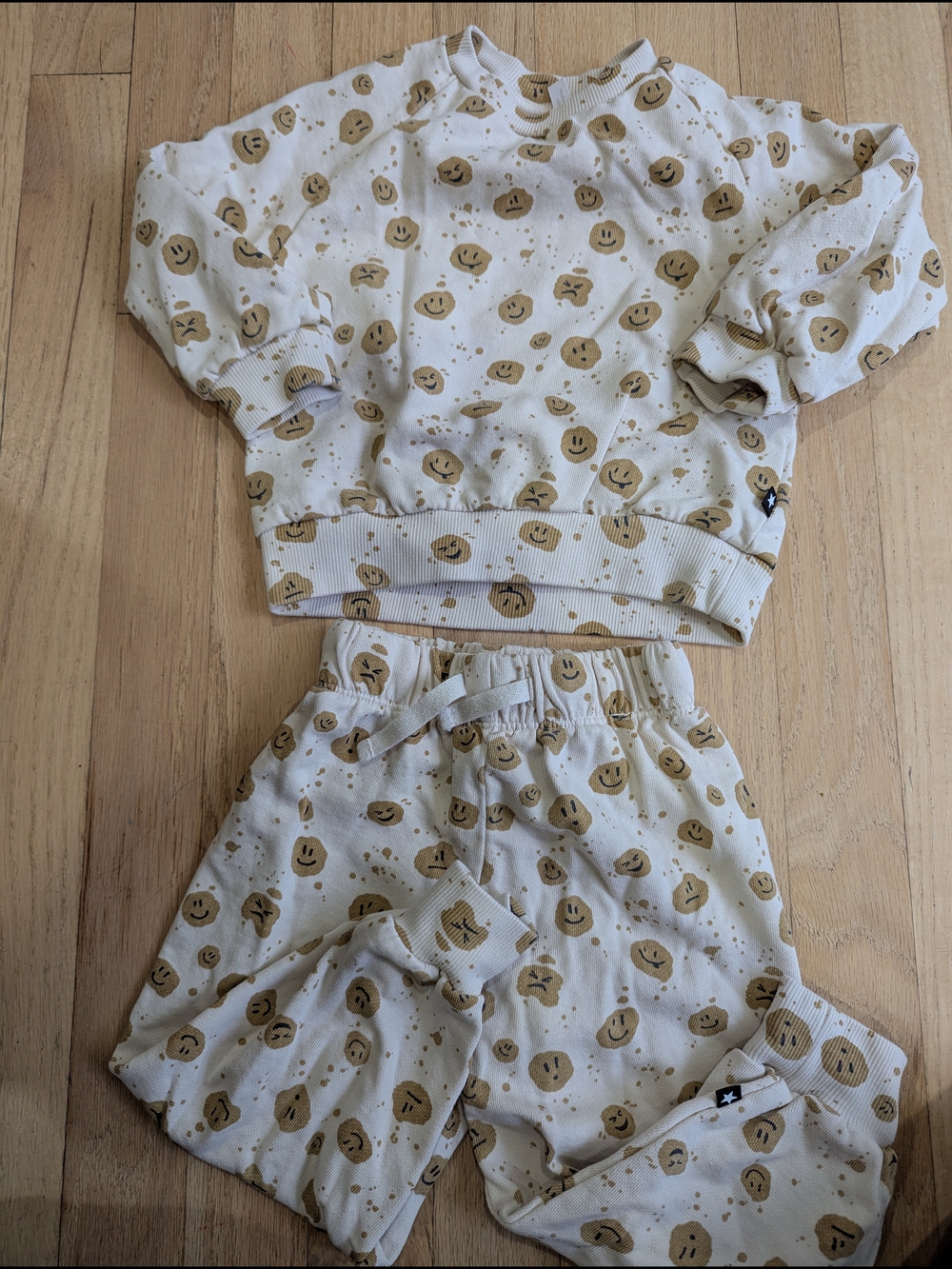 Molo Cream and Tan Smiley Kids Matching Set